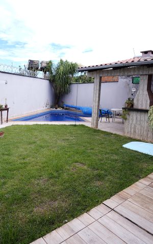 Casa à venda com 220m², 3 quartos e 2 vagas