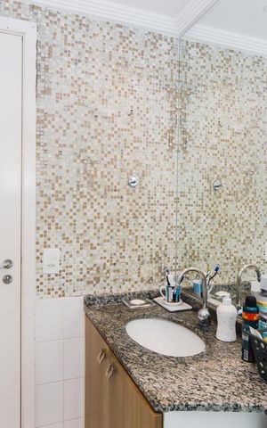 Apartamento à venda com 114m², 4 quartos e 2 vagasBanheiro da Suíte