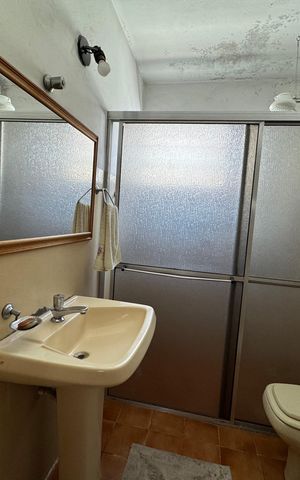 Casa à venda com 163m², 3 quartos e 2 vagasBanheiro 1