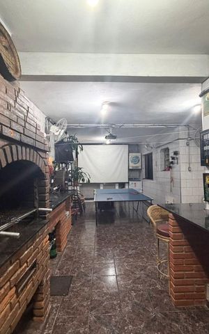Casa à venda com 255m², 6 quartos e 5 vagas Casa à venda com 255m², 6 quartos e 5 vagasÁrea Comum