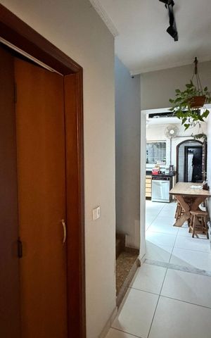 Casa à venda com 255m², 6 quartos e 5 vagas Casa à venda com 255m², 6 quartos e 5 vagasCorredor