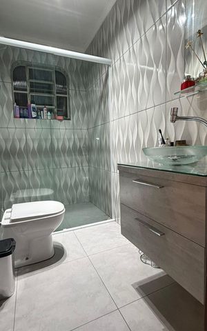Casa à venda com 255m², 6 quartos e 5 vagas Casa à venda com 255m², 6 quartos e 5 vagasBanheiro