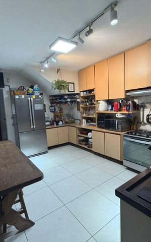 Casa à venda com 255m², 6 quartos e 5 vagas Casa à venda com 255m², 6 quartos e 5 vagasCozinha