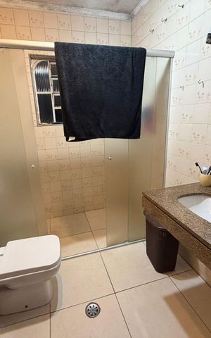 Casa à venda com 255m², 6 quartos e 5 vagas Casa à venda com 255m², 6 quartos e 5 vagasBanheiro