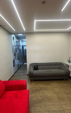 Casa à venda com 277m², 4 quartos e 2 vagas Casa à venda com 277m², 4 quartos e 2 vagasSala