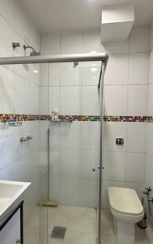 Casa à venda com 277m², 4 quartos e 2 vagas Casa à venda com 277m², 4 quartos e 2 vagasBanheiro da Suíte 1