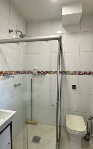 Casa à venda com 277m², 4 quartos e 2 vagas Casa à venda com 277m², 4 quartos e 2 vagasBanheiro da Suíte 1