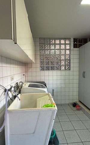 Casa à venda com 277m², 4 quartos e 2 vagas Casa à venda com 277m², 4 quartos e 2 vagasÁrea de Serviço