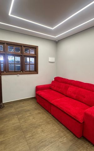 Casa à venda com 277m², 4 quartos e 2 vagas Casa à venda com 277m², 4 quartos e 2 vagasSala