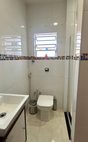 Casa à venda com 277m², 4 quartos e 2 vagas Casa à venda com 277m², 4 quartos e 2 vagasBanheiro Corredor