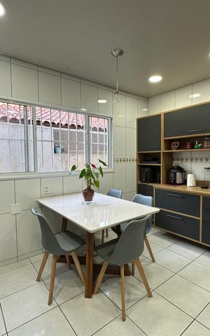 Casa à venda com 277m², 4 quartos e 2 vagas Casa à venda com 277m², 4 quartos e 2 vagasCozinha