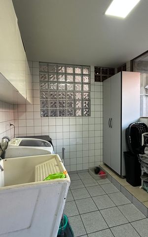 Casa à venda com 277m², 4 quartos e 2 vagas Casa à venda com 277m², 4 quartos e 2 vagasÁrea de Serviço