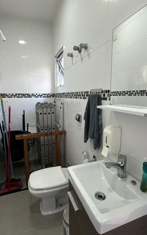 Casa à venda com 277m², 4 quartos e 2 vagas Casa à venda com 277m², 4 quartos e 2 vagasBanheiro Social