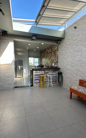 Casa à venda com 277m², 4 quartos e 2 vagas Casa à venda com 277m², 4 quartos e 2 vagasChurrasqueira