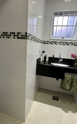 Casa à venda com 277m², 4 quartos e 2 vagas Casa à venda com 277m², 4 quartos e 2 vagasLavabo