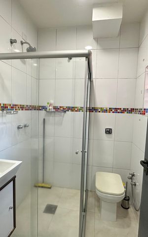Casa à venda com 277m², 4 quartos e 2 vagas Casa à venda com 277m², 4 quartos e 2 vagasBanheiro da Suíte 1