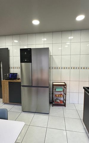Casa à venda com 277m², 4 quartos e 2 vagas Casa à venda com 277m², 4 quartos e 2 vagasCozinha
