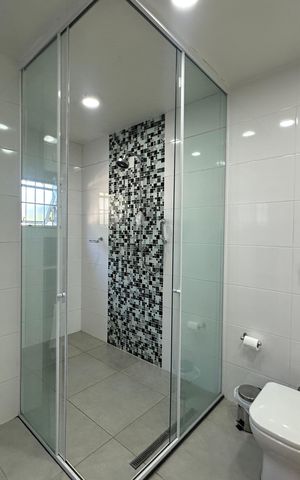 Casa à venda com 277m², 4 quartos e 2 vagas Casa à venda com 277m², 4 quartos e 2 vagasBanheiro da Suíte 2