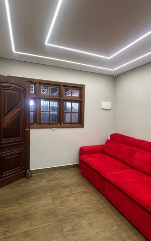Casa à venda com 277m², 4 quartos e 2 vagas Casa à venda com 277m², 4 quartos e 2 vagasSala