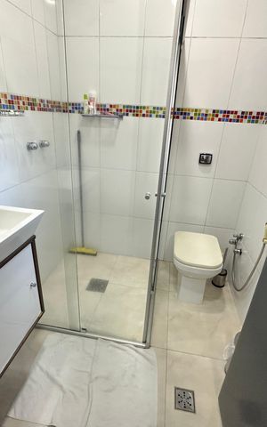 Casa à venda com 277m², 4 quartos e 2 vagas Casa à venda com 277m², 4 quartos e 2 vagasBanheiro da Suíte 1