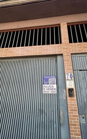 Casa à venda com 277m², 4 quartos e 2 vagas Casa à venda com 277m², 4 quartos e 2 vagasFachada