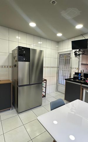 Casa à venda com 277m², 4 quartos e 2 vagas Casa à venda com 277m², 4 quartos e 2 vagasCozinha