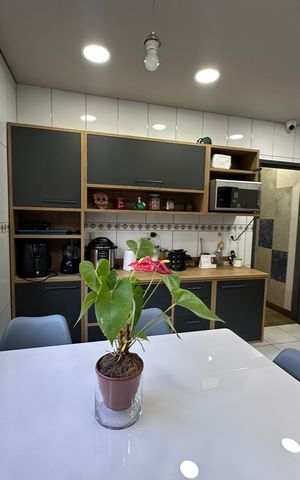 Casa à venda com 277m², 4 quartos e 2 vagas Casa à venda com 277m², 4 quartos e 2 vagasCozinha