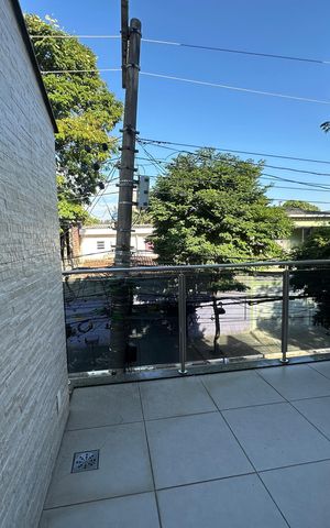 Casa à venda com 277m², 4 quartos e 2 vagas Casa à venda com 277m², 4 quartos e 2 vagasVaranda