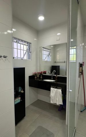 Casa à venda com 277m², 4 quartos e 2 vagas Casa à venda com 277m², 4 quartos e 2 vagasBanheiro da Suíte 2