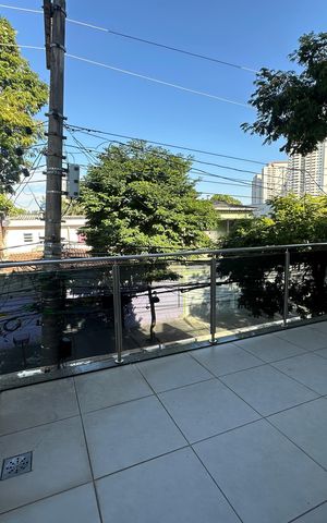 Casa à venda com 277m², 4 quartos e 2 vagas Casa à venda com 277m², 4 quartos e 2 vagasVaranda