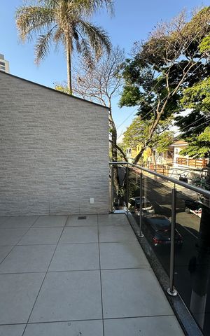 Casa à venda com 277m², 4 quartos e 2 vagas Casa à venda com 277m², 4 quartos e 2 vagasVaranda