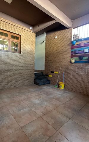 Casa à venda com 277m², 4 quartos e 2 vagas Casa à venda com 277m², 4 quartos e 2 vagasGaragem