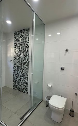 Casa à venda com 277m², 4 quartos e 2 vagas Casa à venda com 277m², 4 quartos e 2 vagasBanheiro da Suíte 2