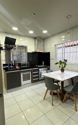 Casa à venda com 277m², 4 quartos e 2 vagas Casa à venda com 277m², 4 quartos e 2 vagasCozinha