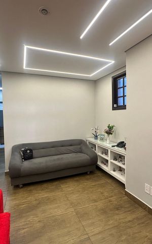 Casa à venda com 277m², 4 quartos e 2 vagas Casa à venda com 277m², 4 quartos e 2 vagasSala