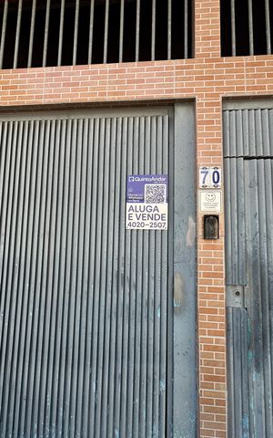 Casa à venda com 277m², 4 quartos e 2 vagas Casa à venda com 277m², 4 quartos e 2 vagasFachada