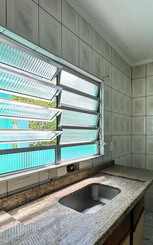 Casa para alugar com 332m², 4 quartos e 2 vagas Casa para alugar com 332m², 4 quartos e 2 vagasCozinha