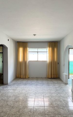 Casa para alugar com 332m², 4 quartos e 2 vagas Casa para alugar com 332m², 4 quartos e 2 vagasSala