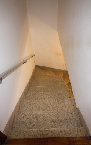 Casa à venda com 115m², 3 quartos e 2 vagas Casa à venda com 115m², 3 quartos e 2 vagasEscada