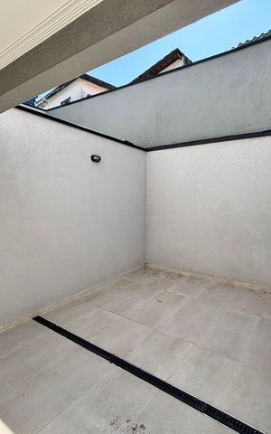 Casa à venda com 150m², 3 quartos e 2 vagas Casa à venda com 150m², 3 quartos e 2 vagasChurrasqueira