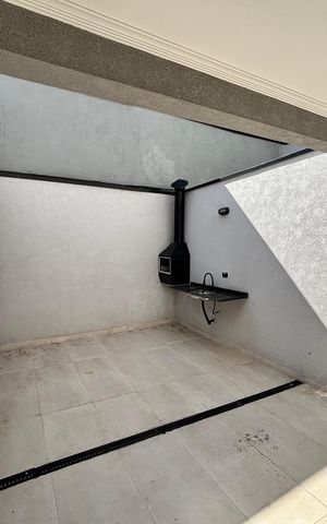 Casa à venda com 150m², 3 quartos e 2 vagas Casa à venda com 150m², 3 quartos e 2 vagasCozinha