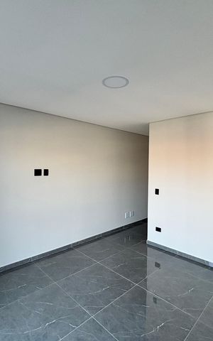 Casa à venda com 150m², 3 quartos e 2 vagas Casa à venda com 150m², 3 quartos e 2 vagasSala