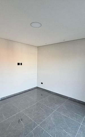 Casa à venda com 150m², 3 quartos e 2 vagas Casa à venda com 150m², 3 quartos e 2 vagasSala