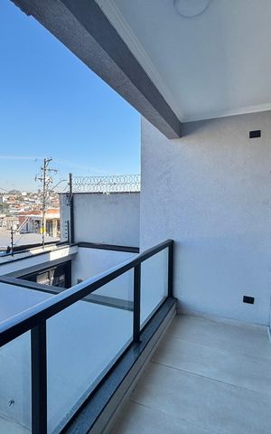 Casa à venda com 150m², 3 quartos e 2 vagas Casa à venda com 150m², 3 quartos e 2 vagasVaranda