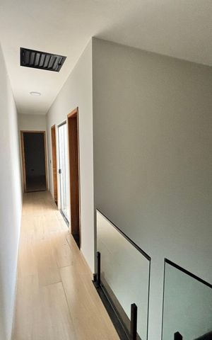 Casa à venda com 150m², 3 quartos e 2 vagas Casa à venda com 150m², 3 quartos e 2 vagasCorredor