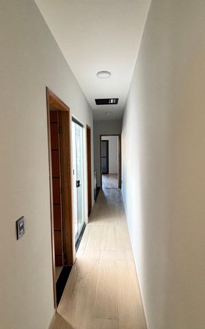 Casa à venda com 150m², 3 quartos e 2 vagas Casa à venda com 150m², 3 quartos e 2 vagasCorredor