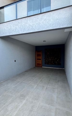 Casa à venda com 150m², 3 quartos e 2 vagas Casa à venda com 150m², 3 quartos e 2 vagasGaragem
