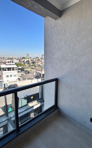 Casa à venda com 150m², 3 quartos e 2 vagas Casa à venda com 150m², 3 quartos e 2 vagasVaranda