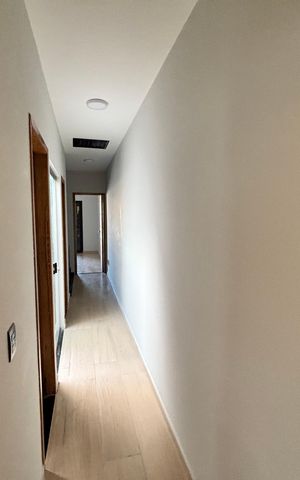 Casa à venda com 150m², 3 quartos e 2 vagas Casa à venda com 150m², 3 quartos e 2 vagasCorredor