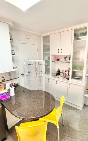 Apartamento à venda com 120m², 3 quartos e 3 vagas Apartamento à venda com 120m², 3 quartos e 3 vagasCozinha